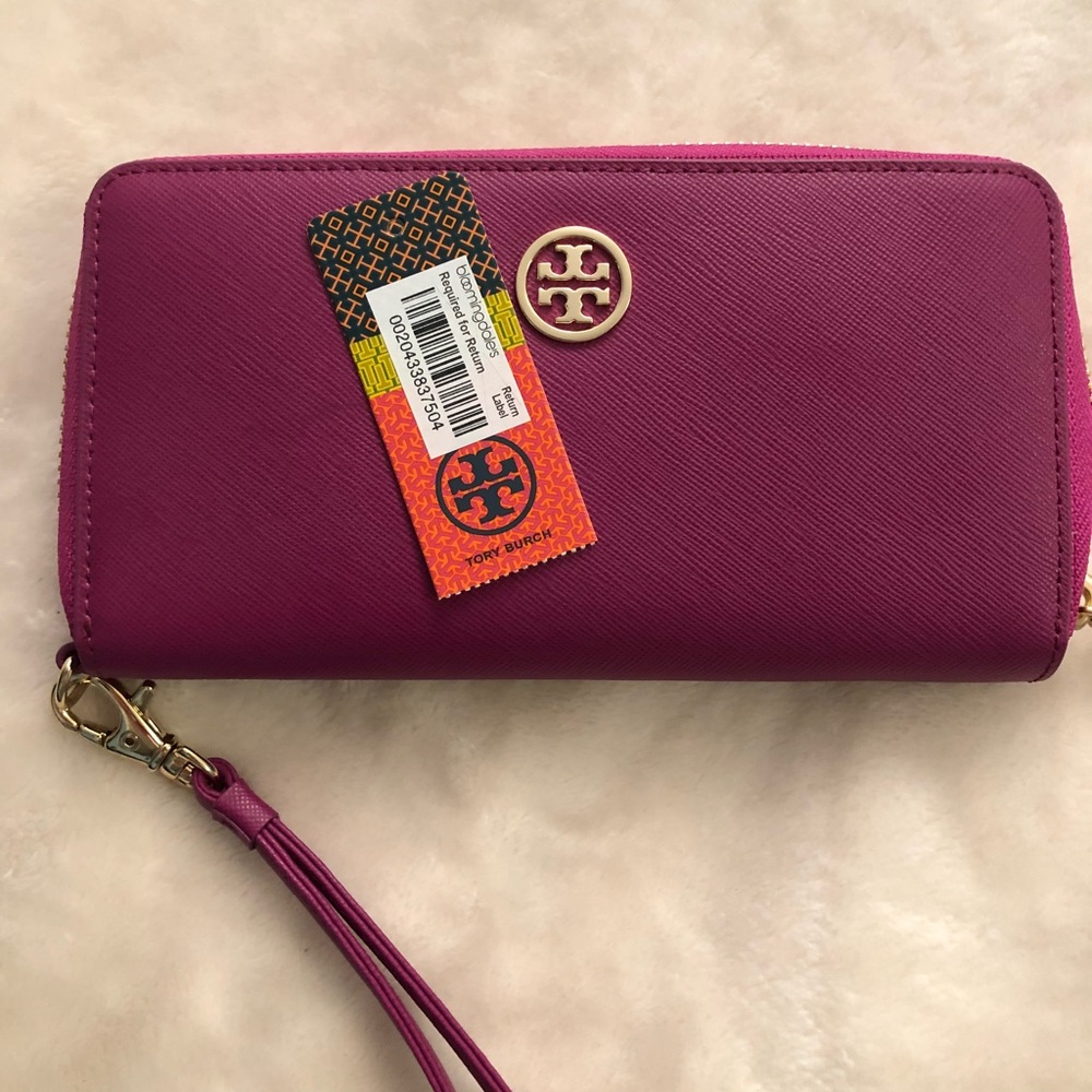 New Tory Burch magenta wallet. Never used
